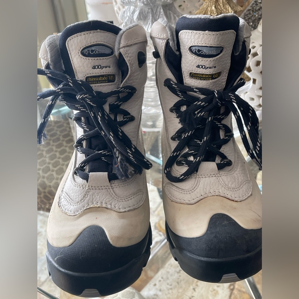 Women’s Columbia winter boots size 8.5 .. Smoke free home